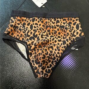 Rolling Alpha leopard pole shorts